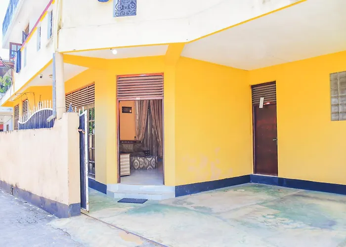 3 Bedrooms House With Air Condition